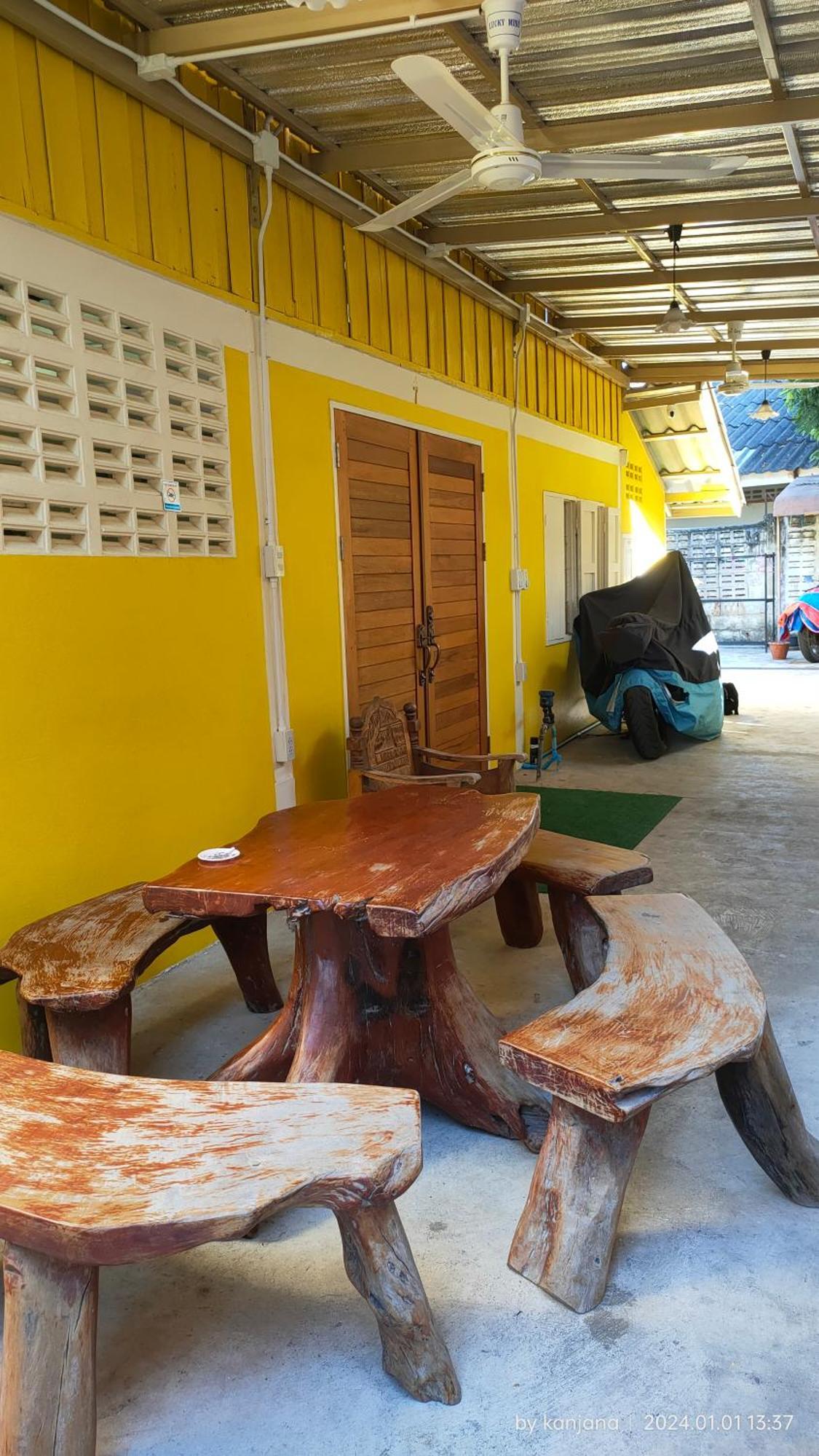 Home Stay At Tapae Chiang Mai Exterior photo